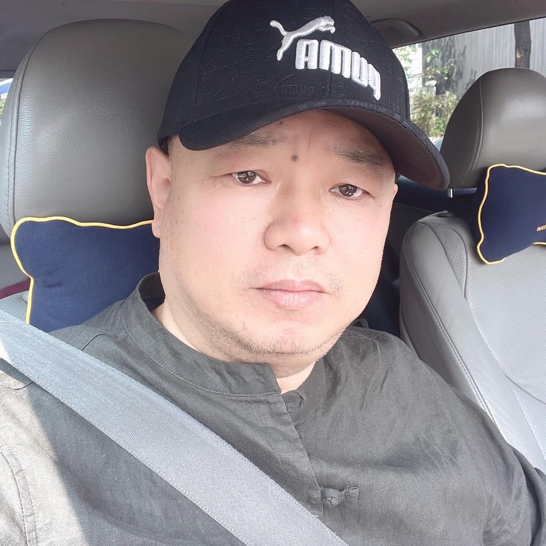 鹤立鸡群