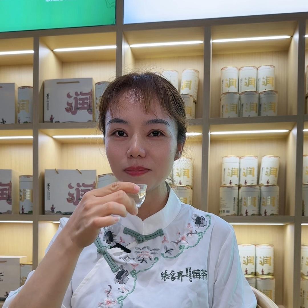 导游俪琪