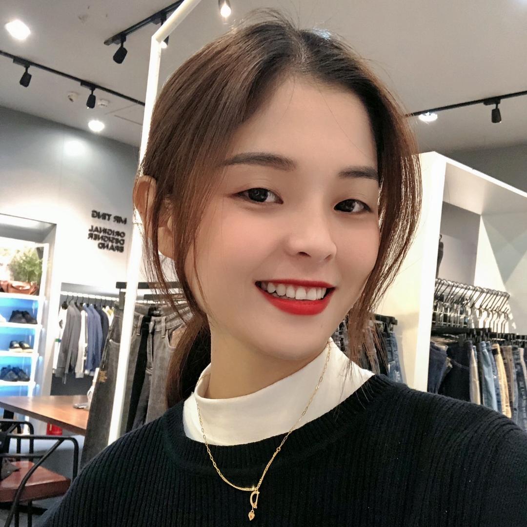 卖衣服的小姐姐🧍‍♀️