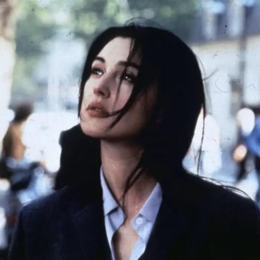 龙卷风摧毁停车场