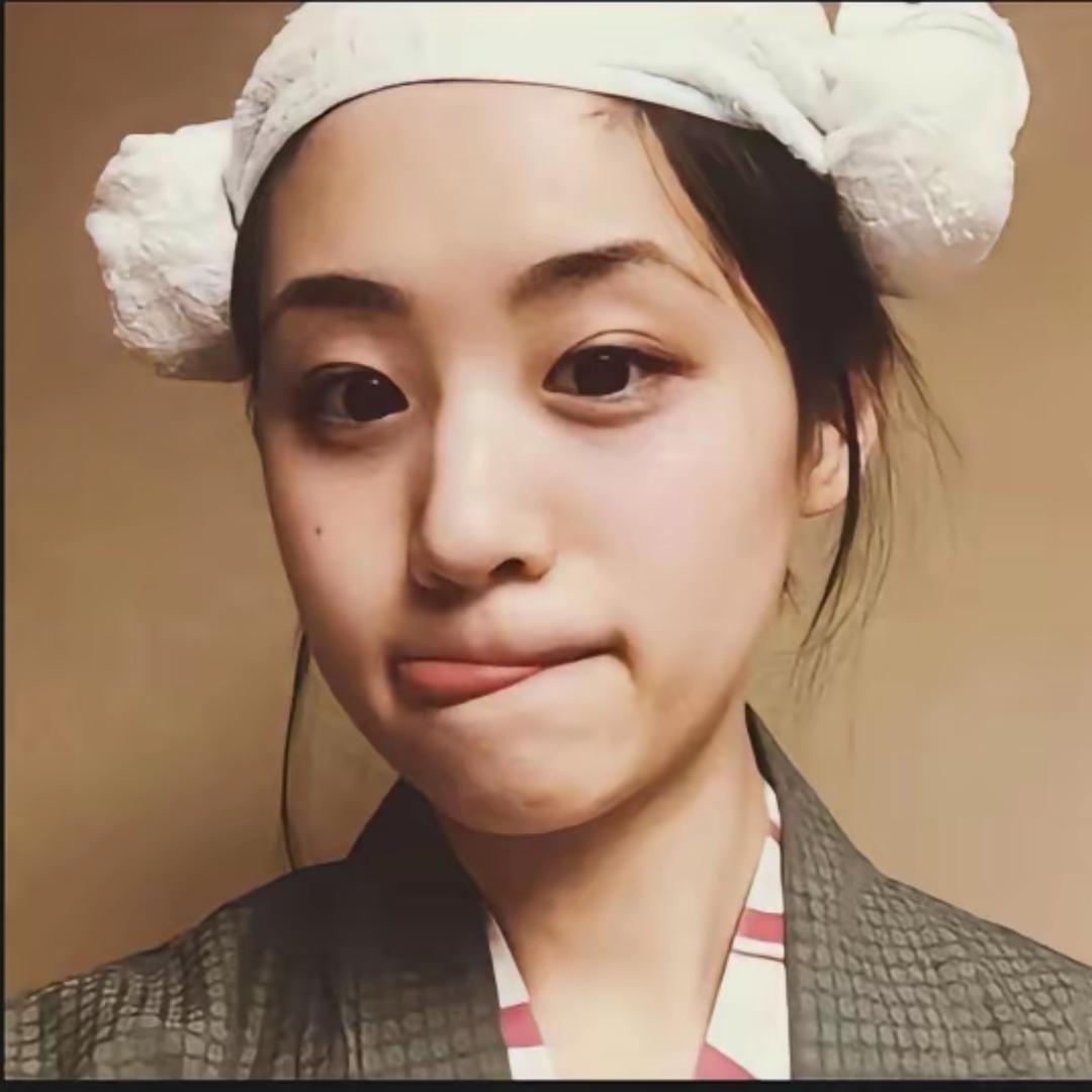 我的梨涡不对称