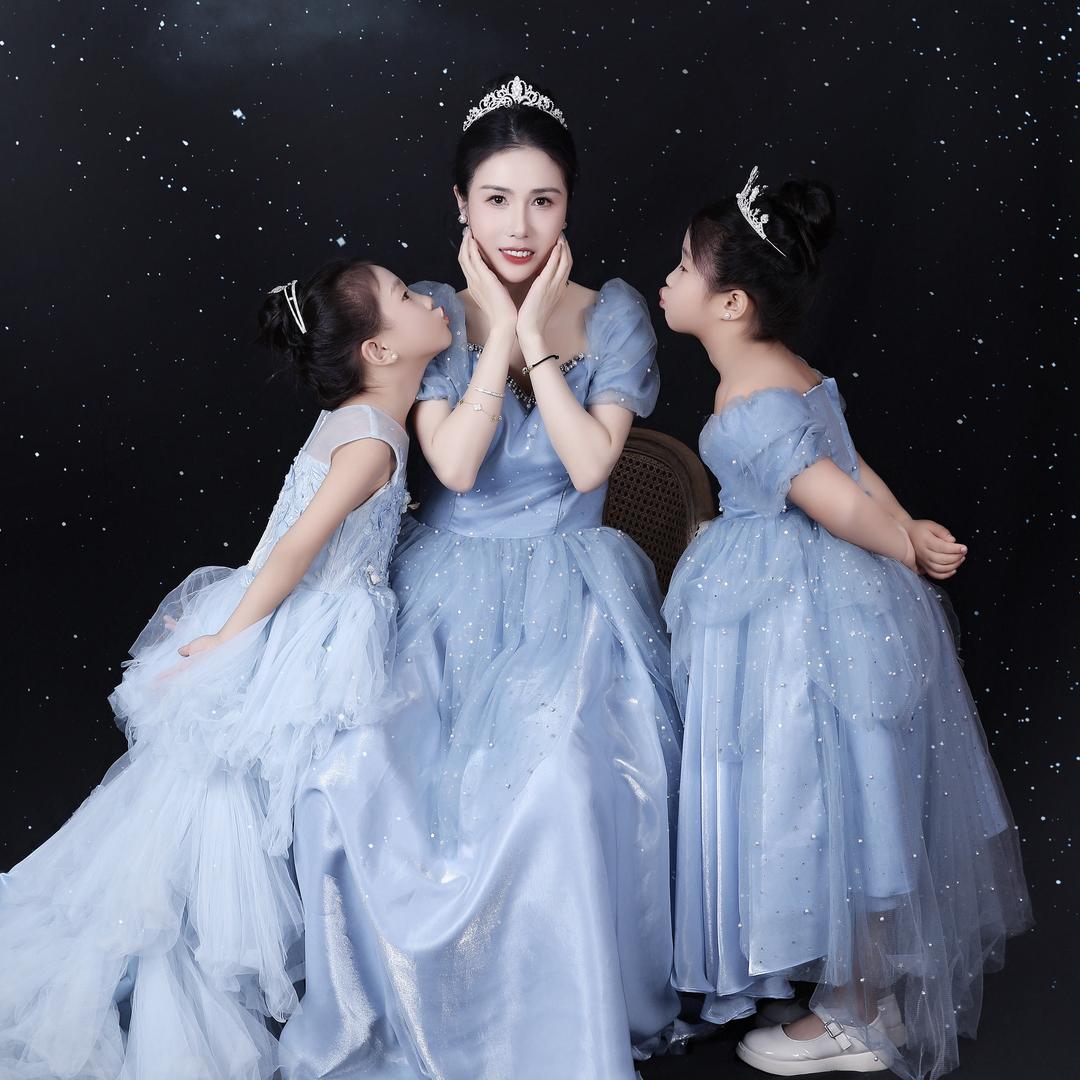 双胞胎宝妈阿欣