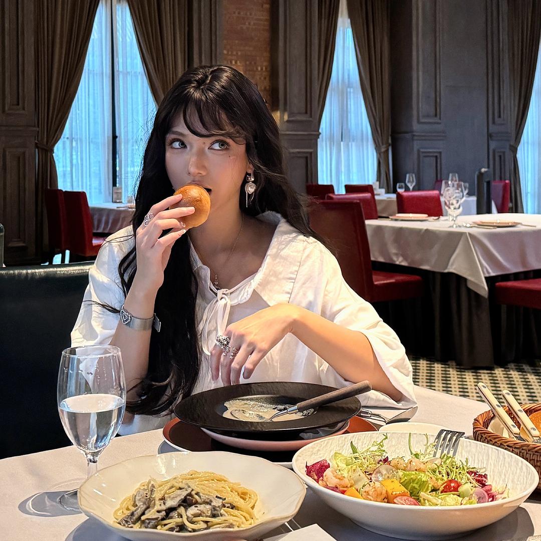 梁小姐甄选