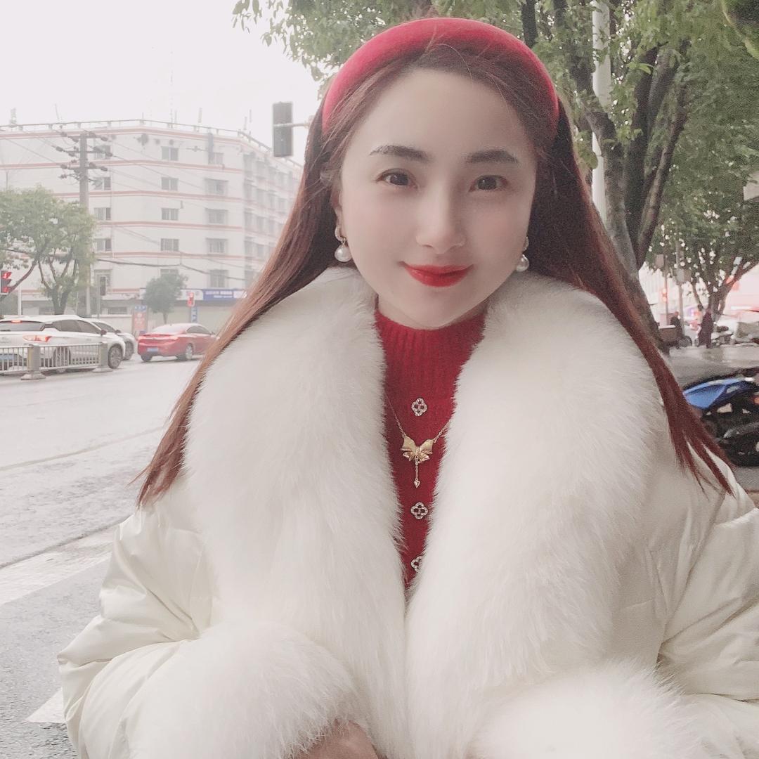 爱笑的燕儿（商品在橱窗）