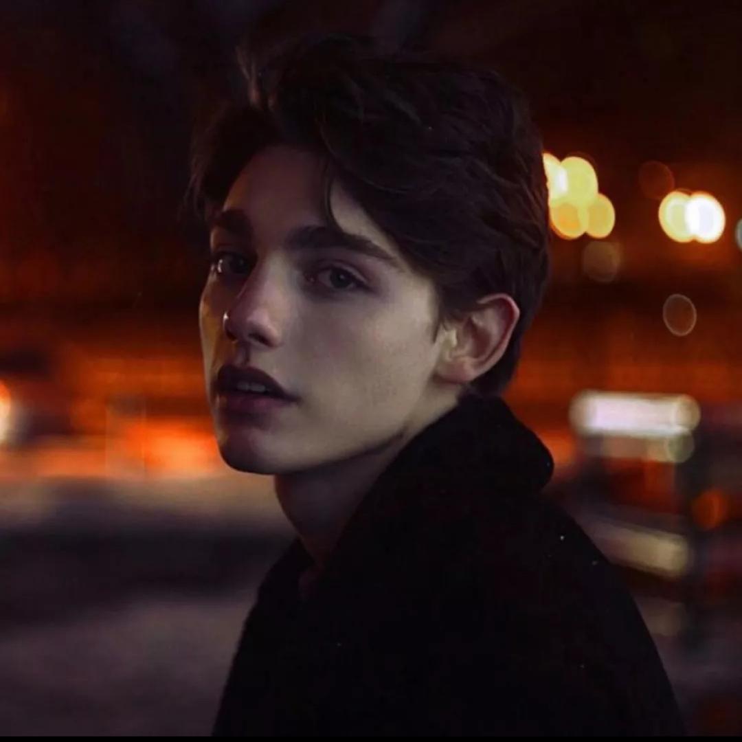 𝑪𝒓𝒂𝒛𝒚𝑩𝒐𝒚