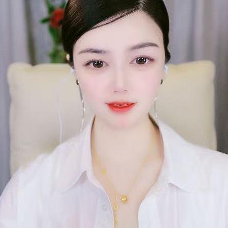 (｡･ω･｡)ﾉ💕何小河💦