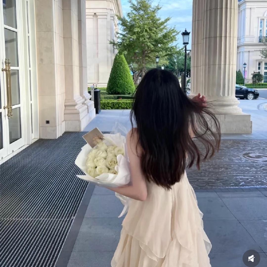 小小雯是卖花滴～🧡