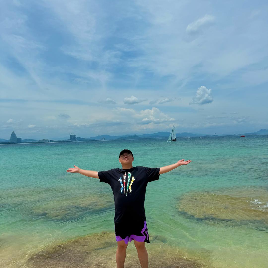 路灯下的萤火虫