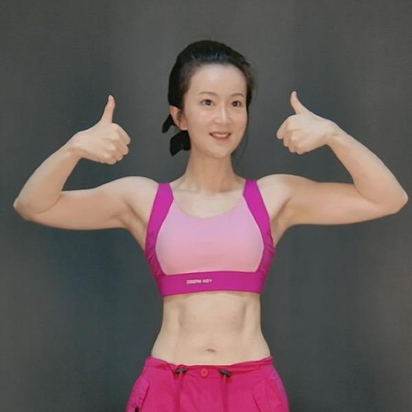 娜妈练马甲线