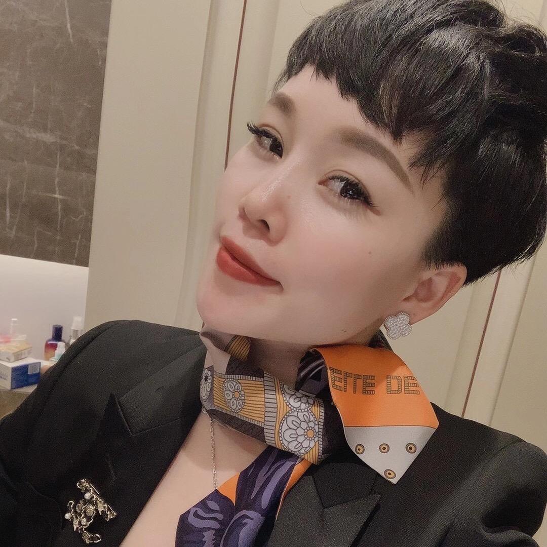 陈晶九天服装搭配