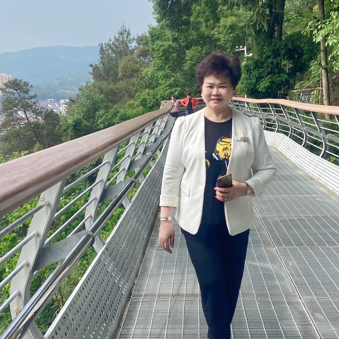 绿悠悠