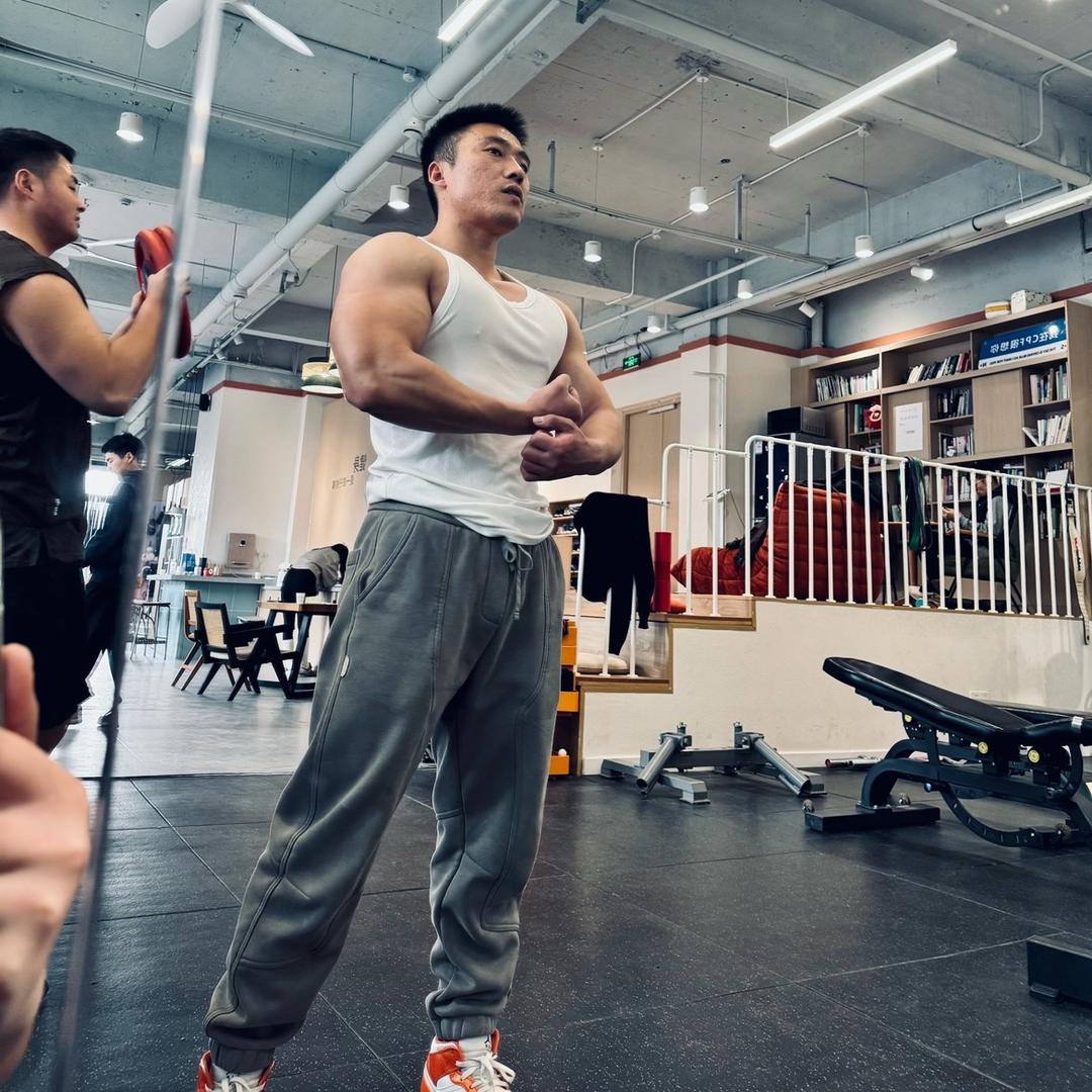 爱吃肉的大辉狼