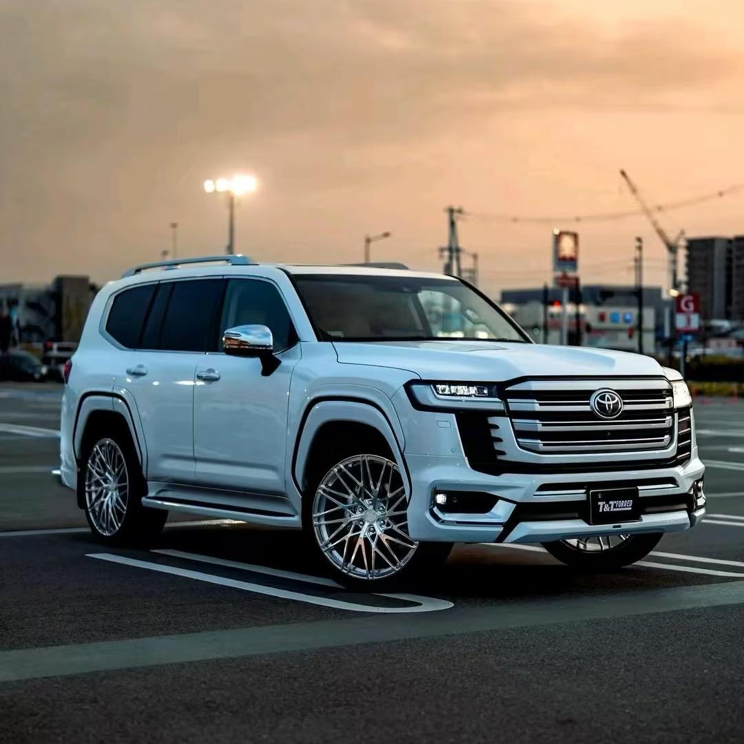 霸道酷路泽小旭