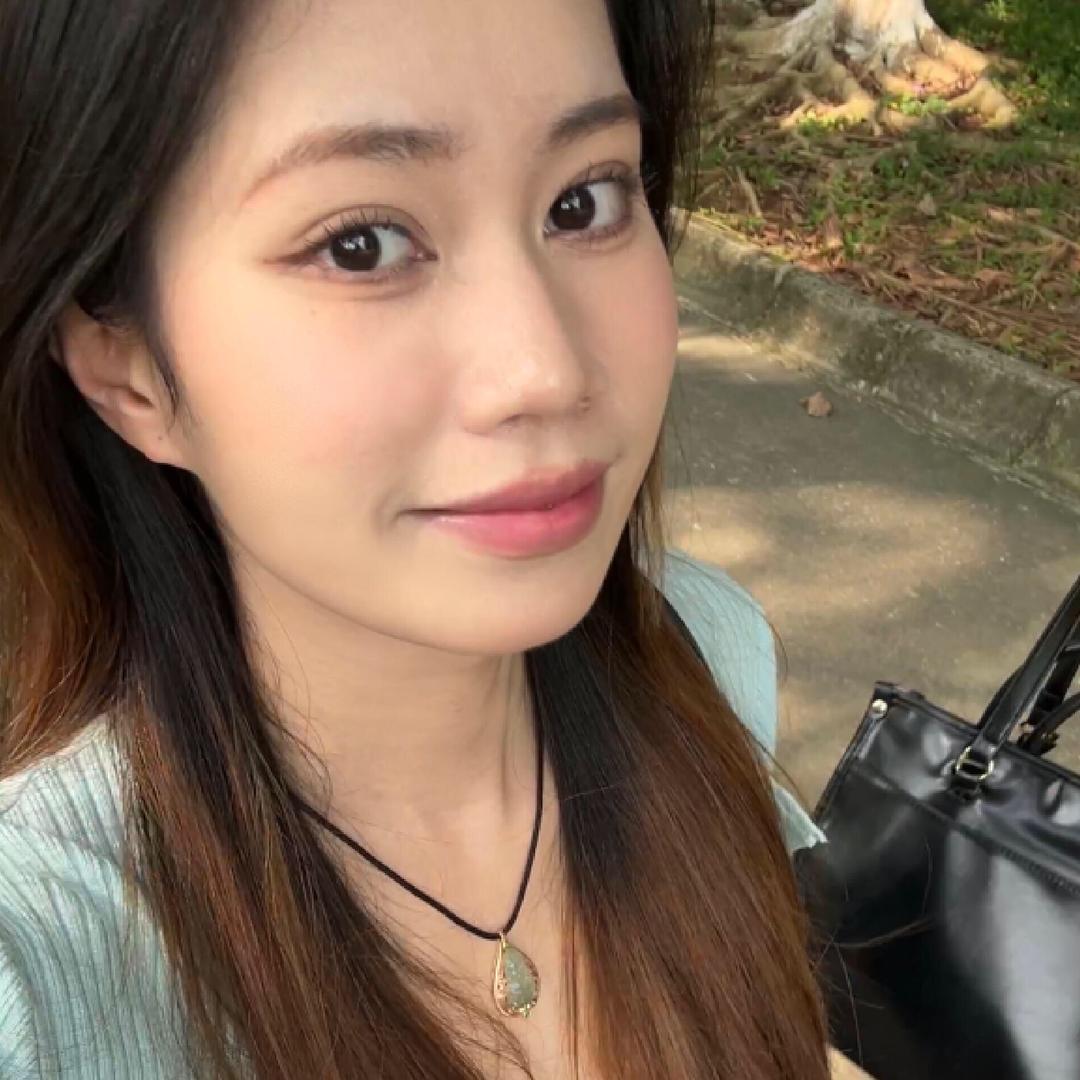 小果爱吃西红柿🍅