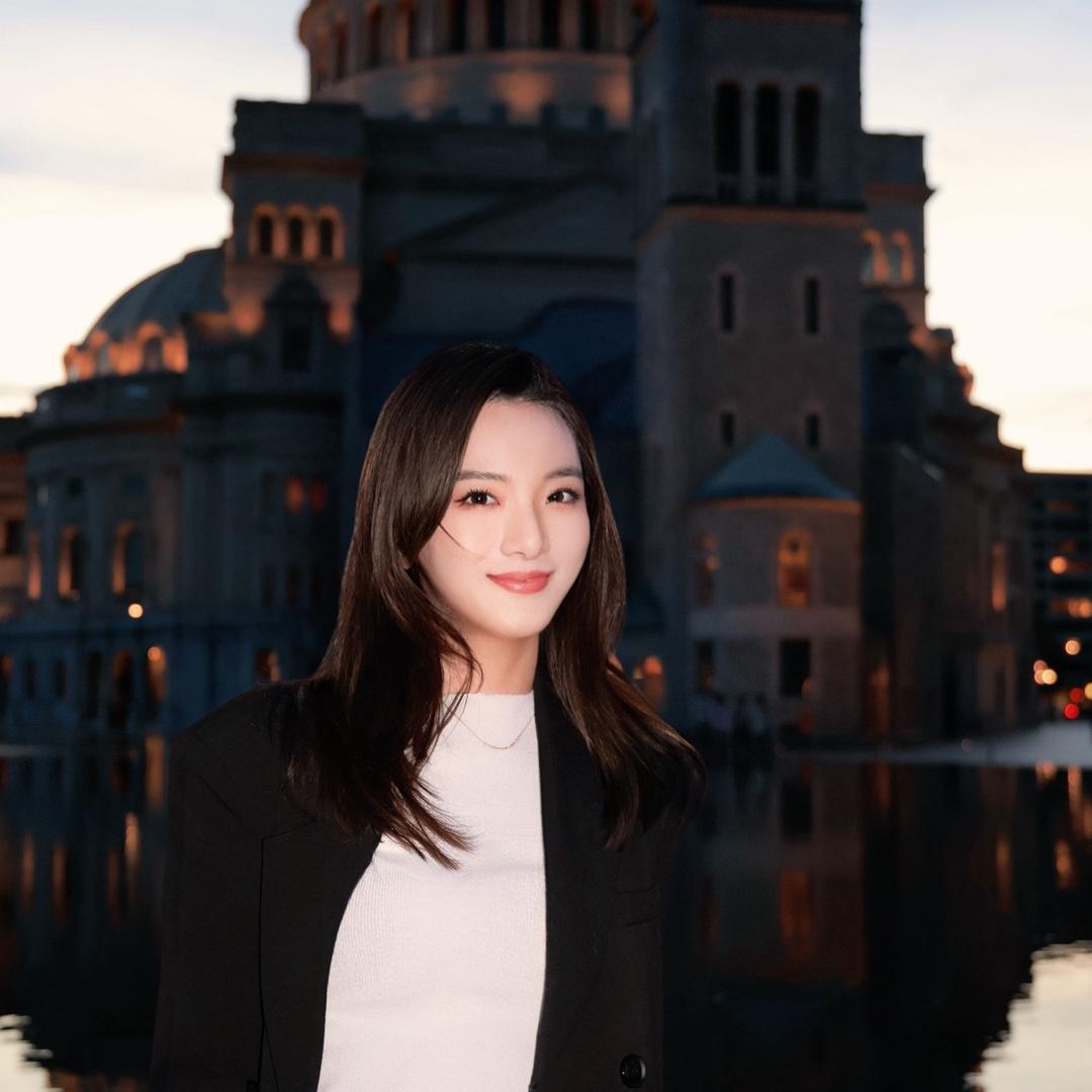 栗栗娅
