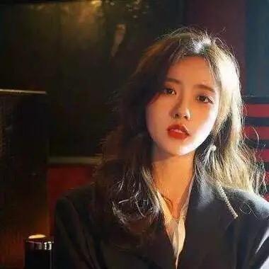 上官遥喜欢吃零食