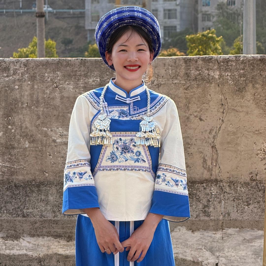 望谟县晓楠布依服装店