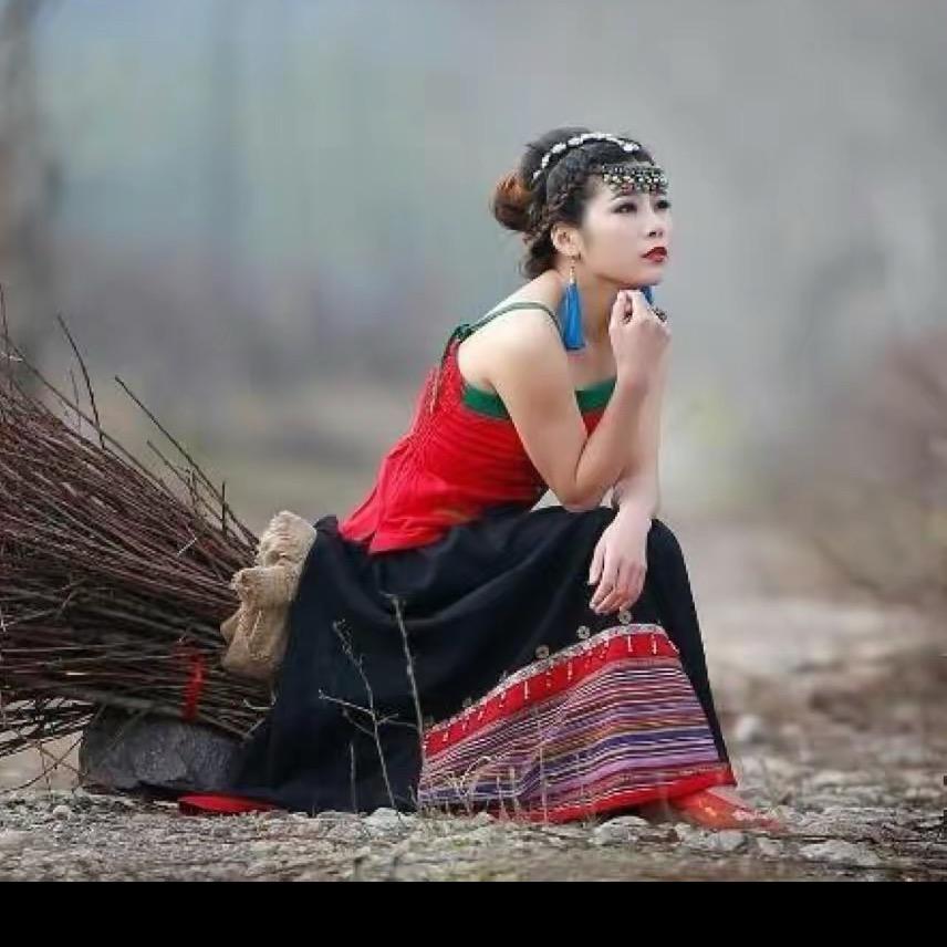 苗寨小龙女