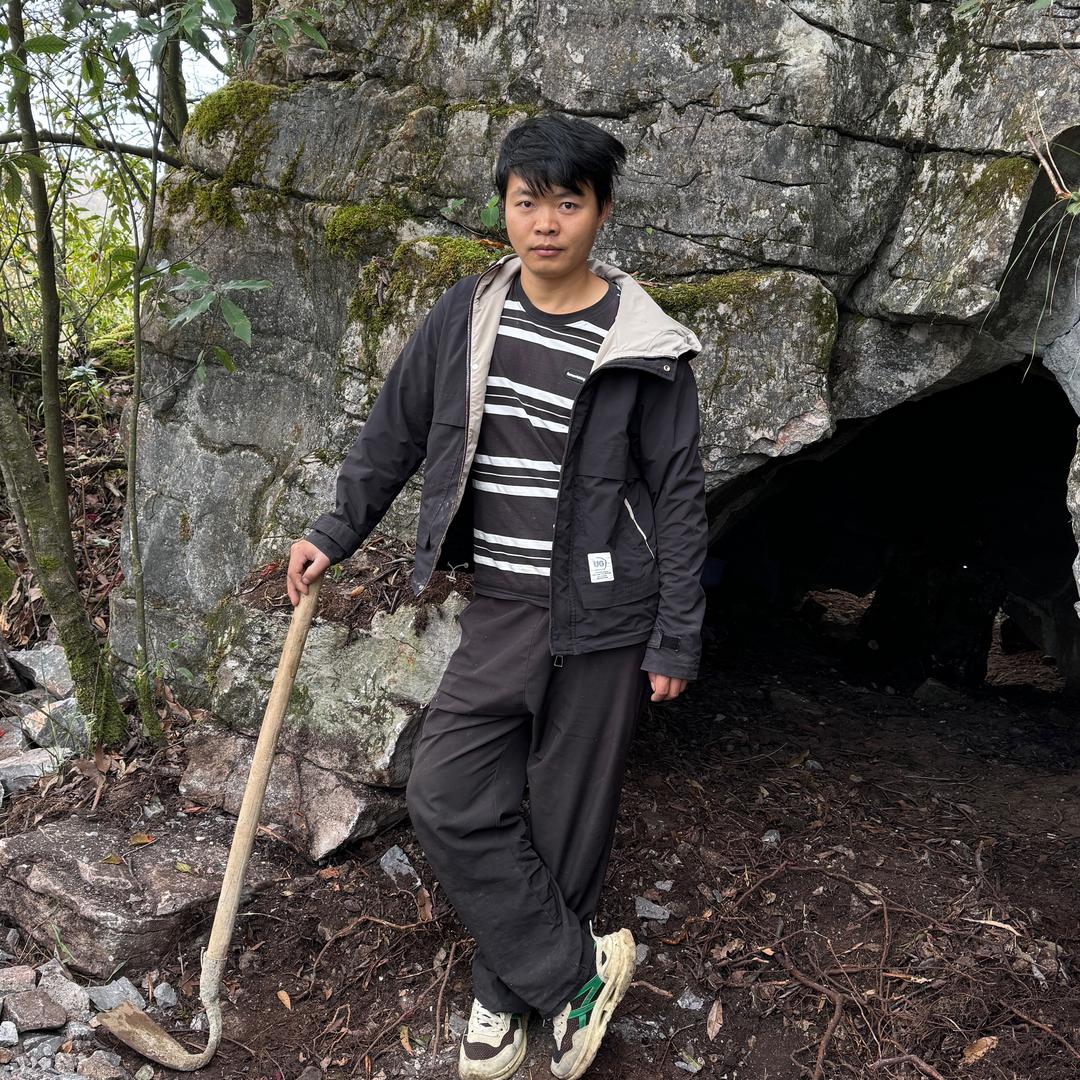 小王夫妇山洞生活