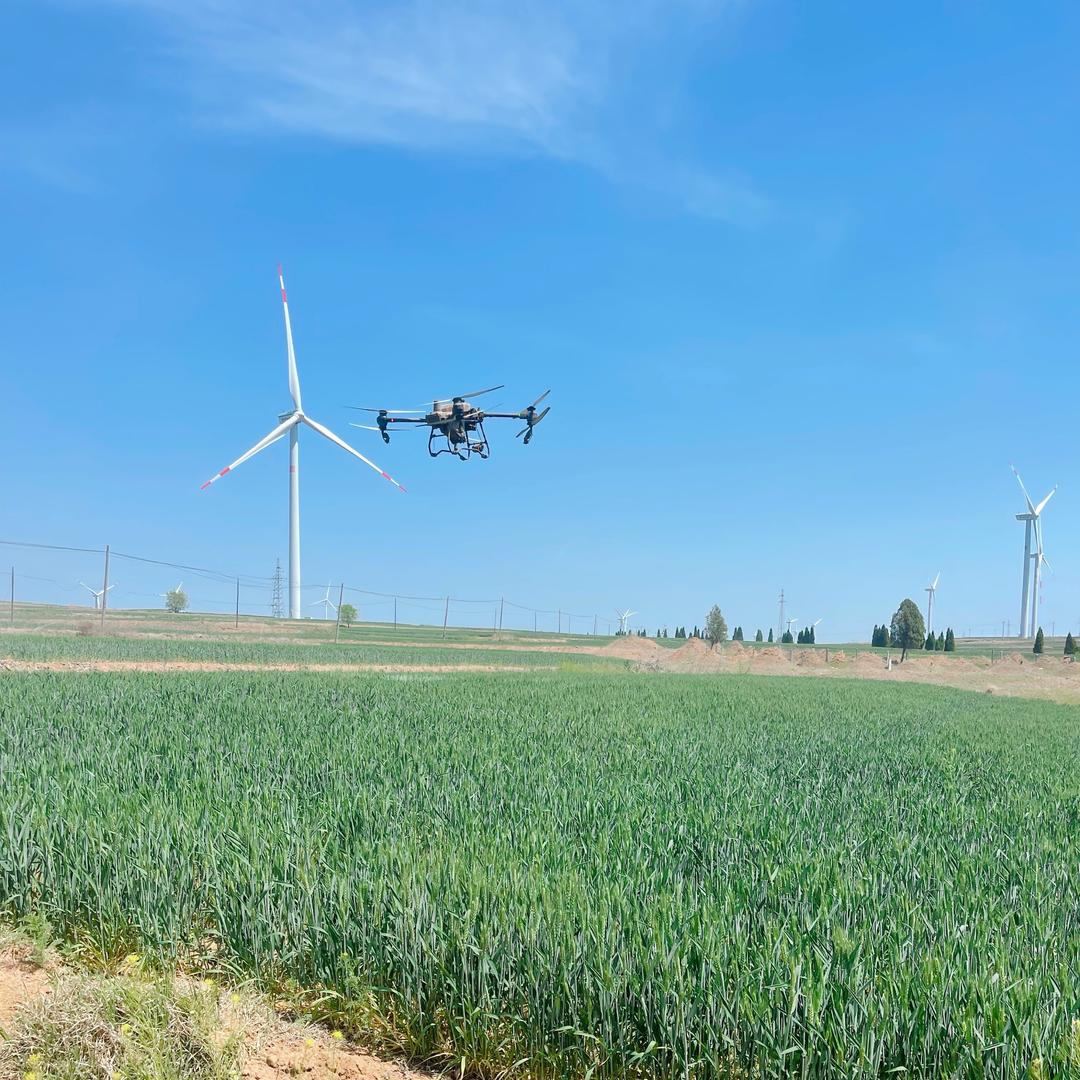 无人机打药撒肥