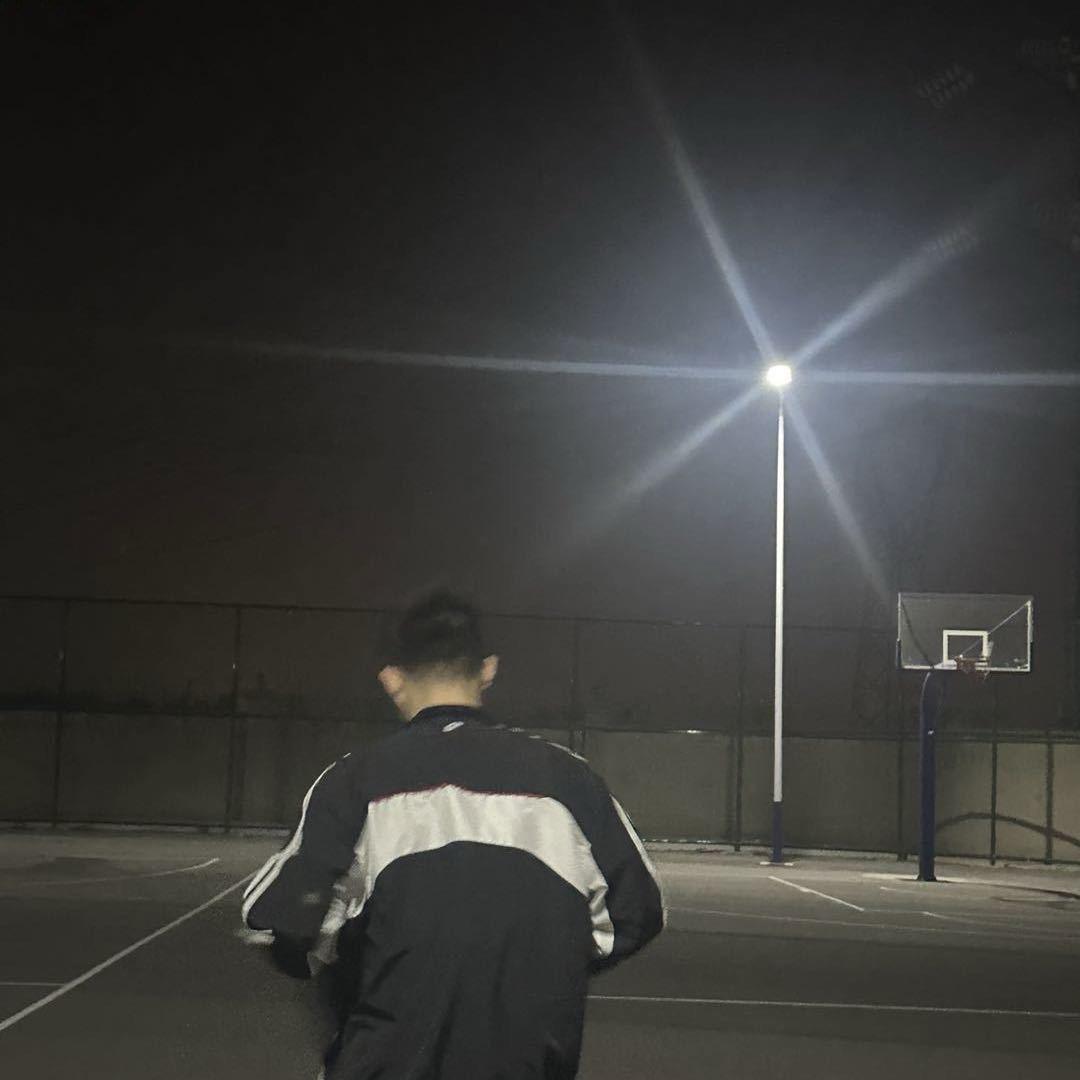 晗.