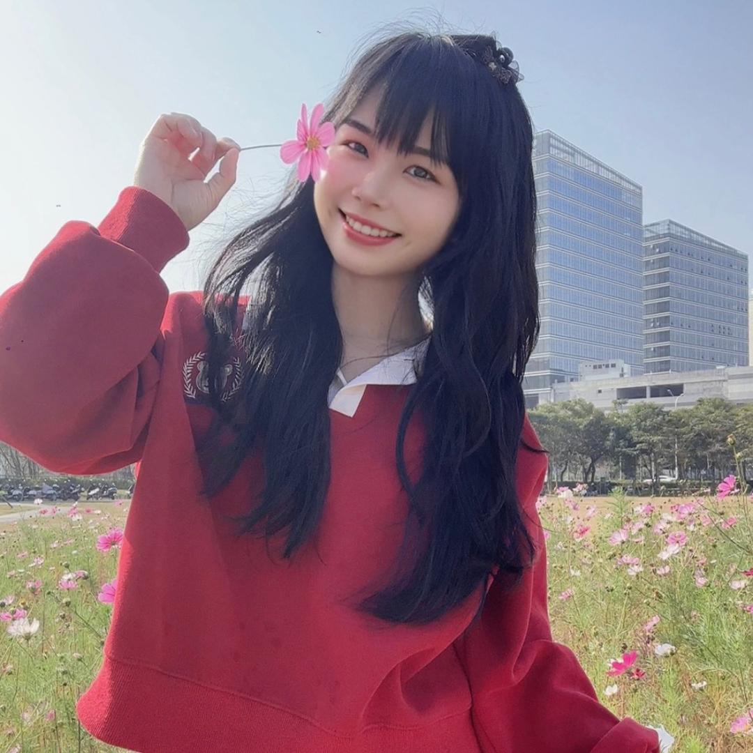 小梅.