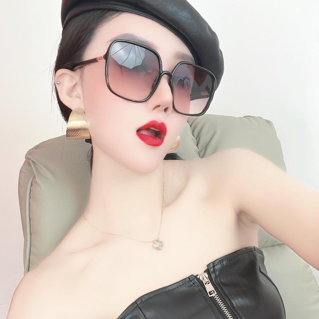 -   「范 eR」👄.