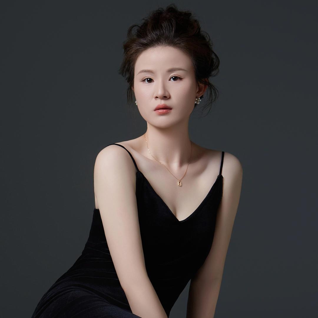 做婚庆的小姐姐