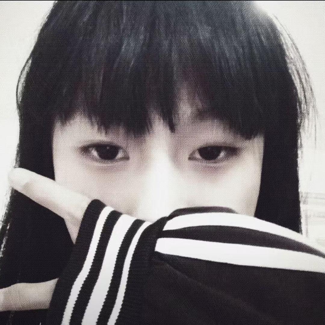 爱吃食物的女孩子