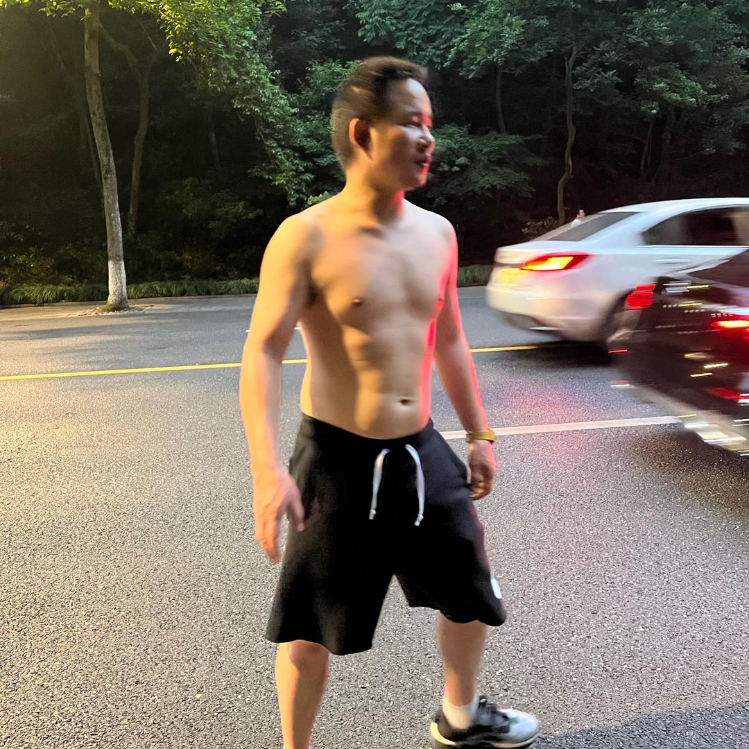 三十封王的男人