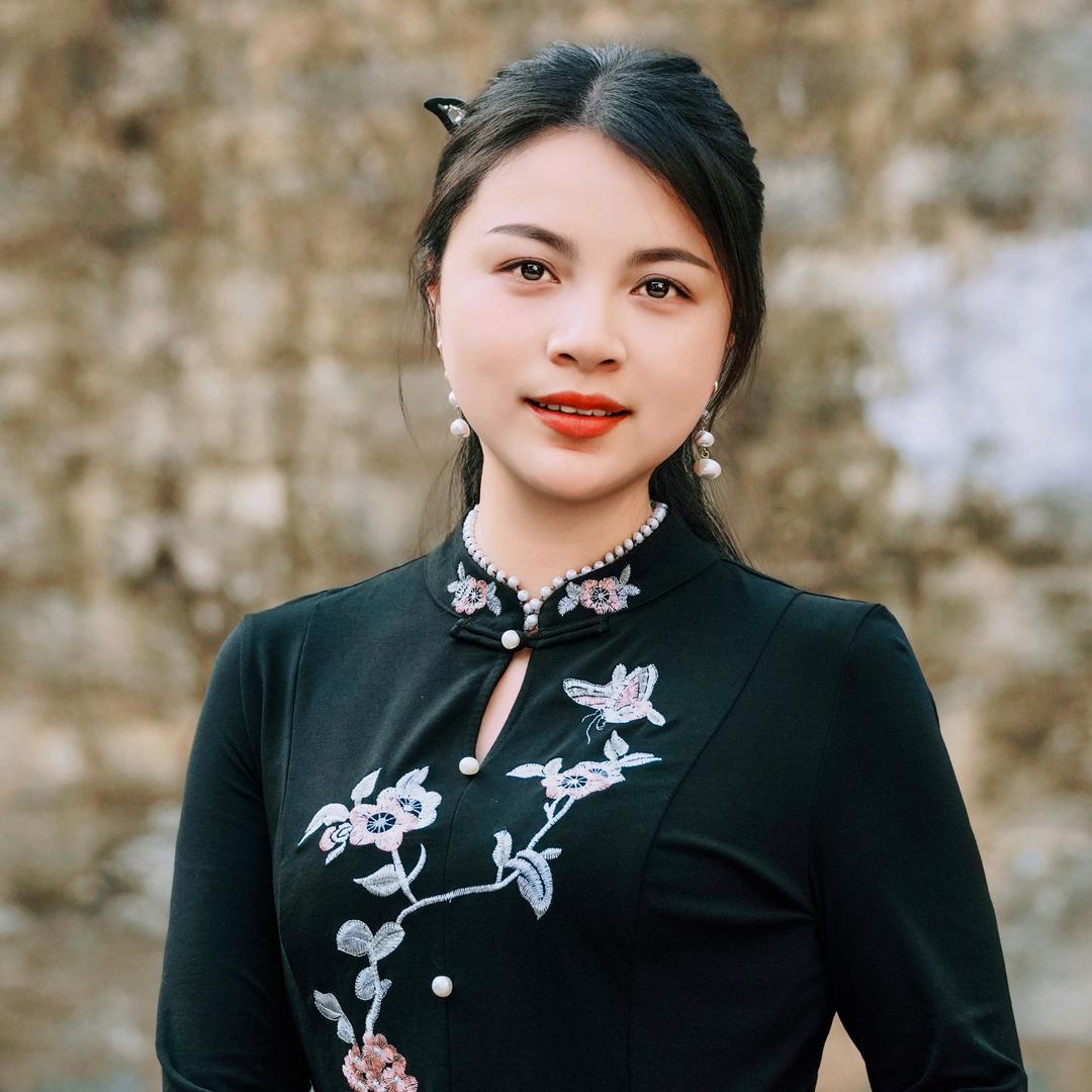 山脚下的小琴妹