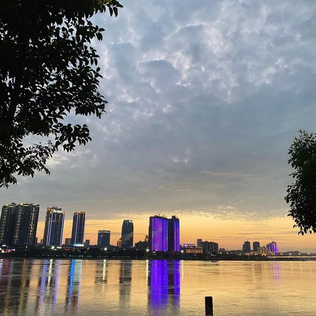 李拜天@