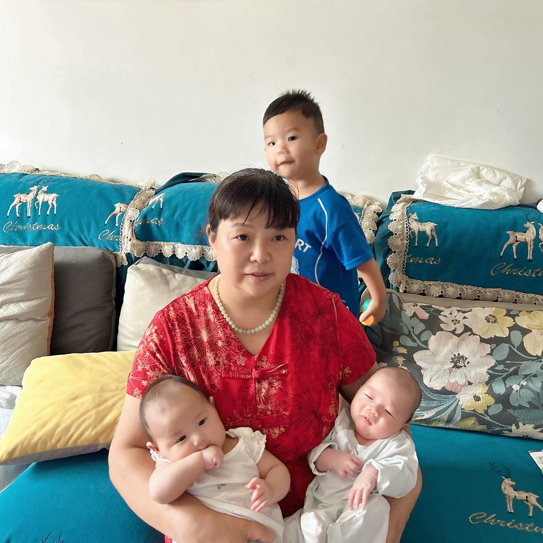 三个宝宝的姥姥