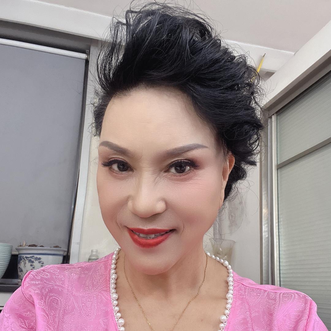 英子