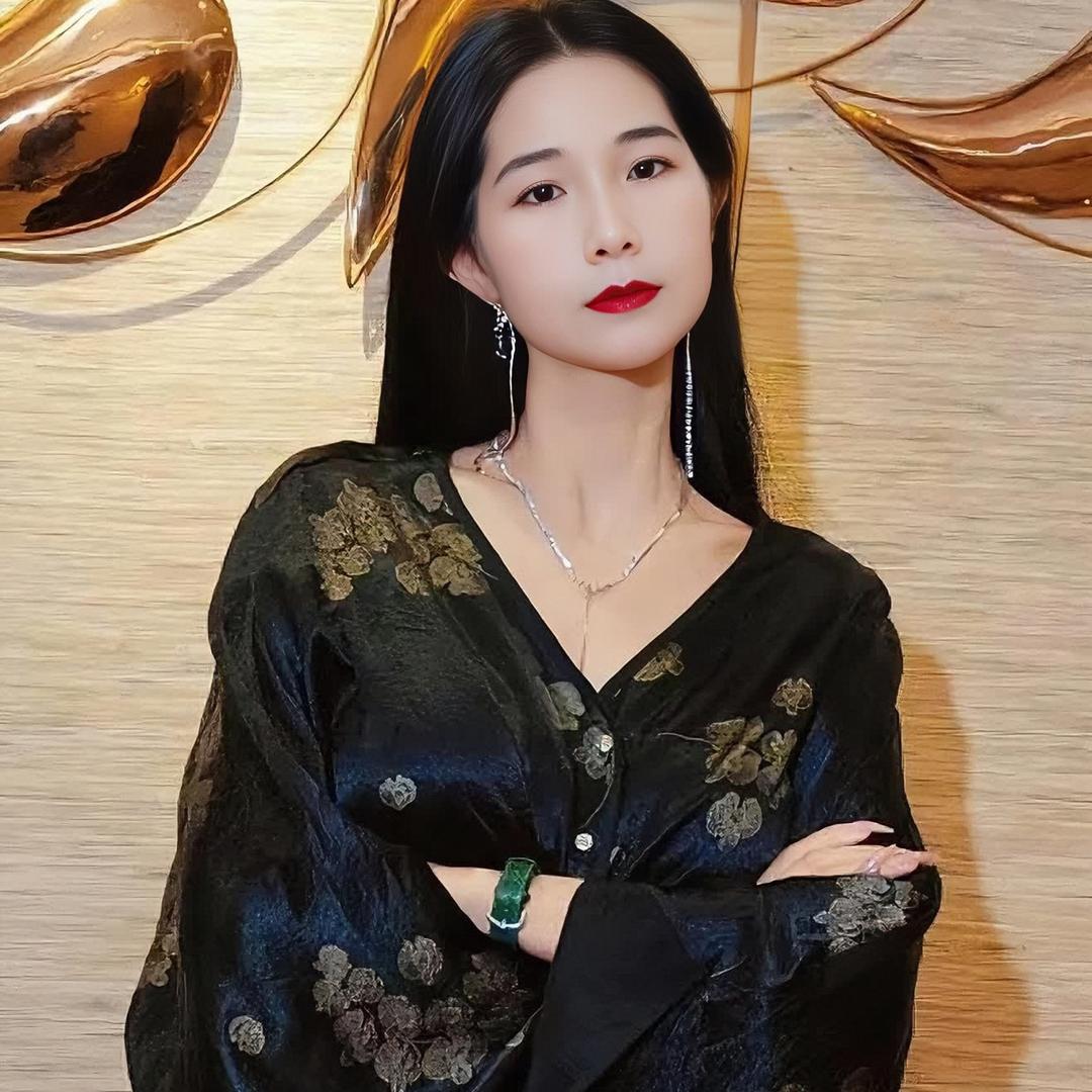 诺米穿搭