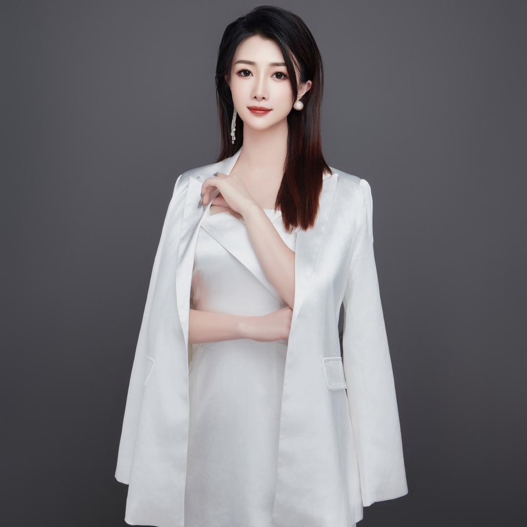 雅梓铂颜 ada老师