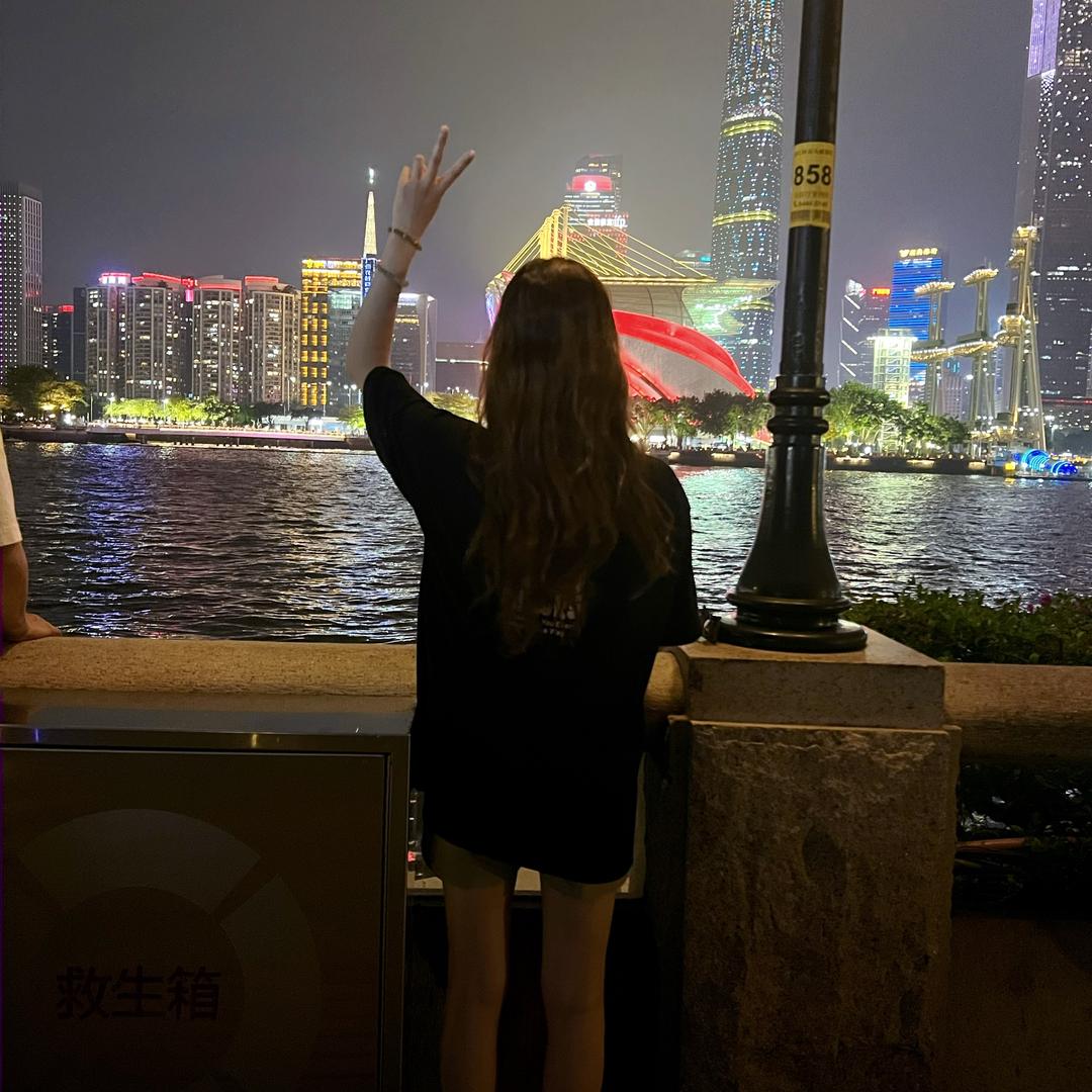 爱蹦哒的小秋