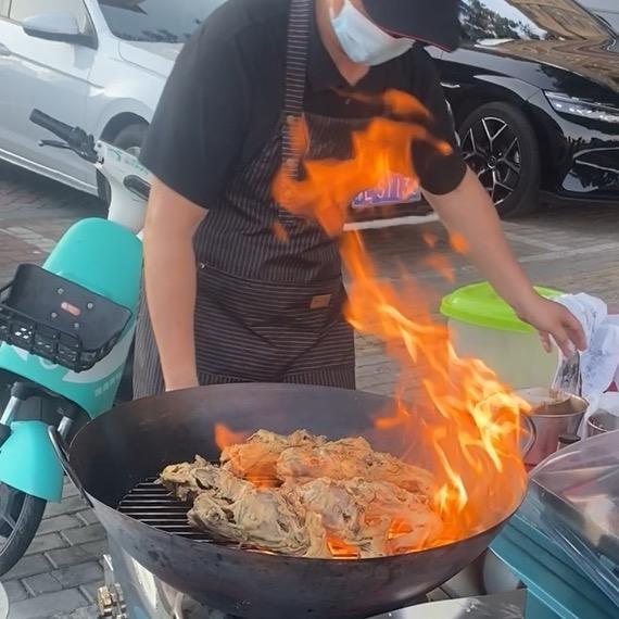 汤阴卖鸡架的老潘