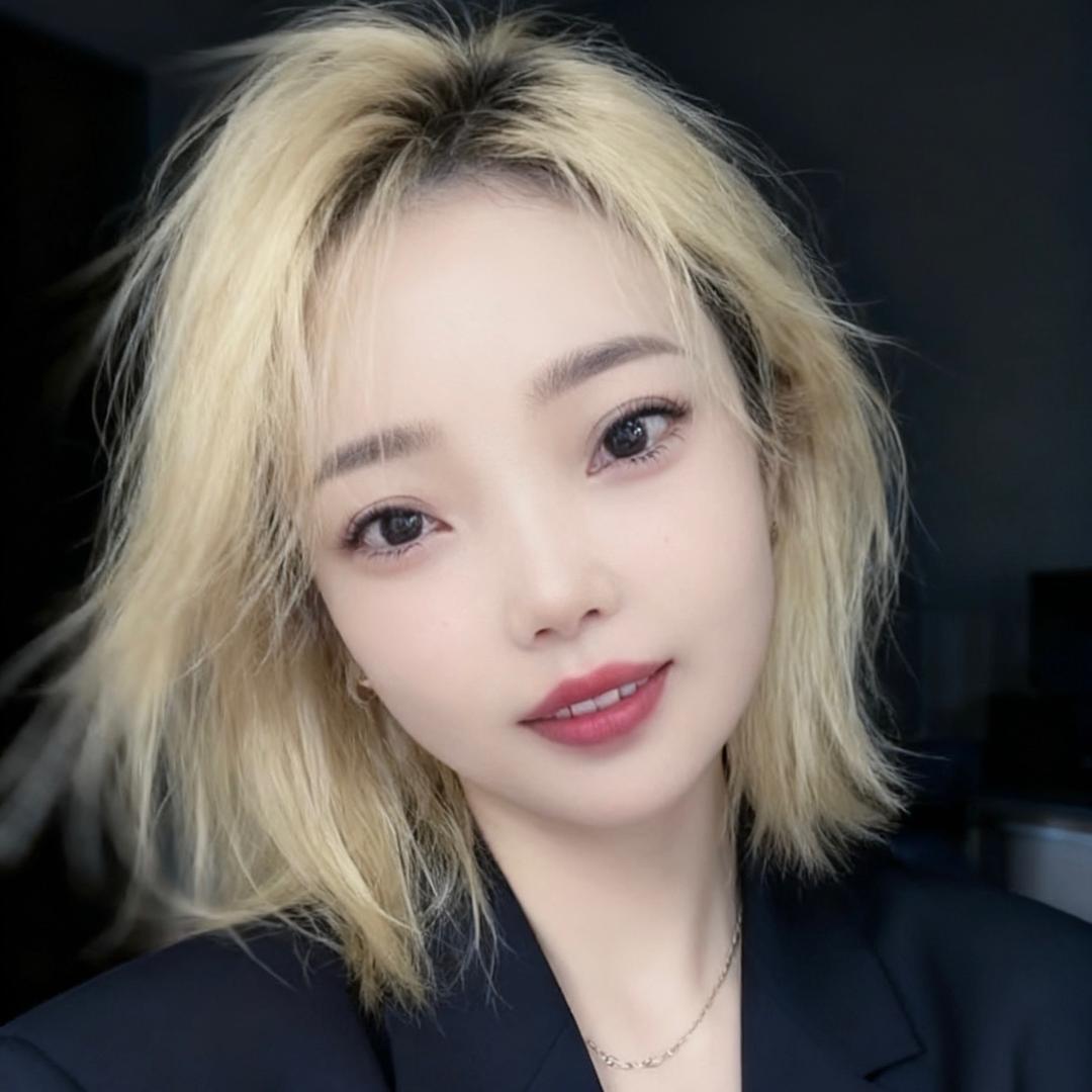 郑在（搓美甲）