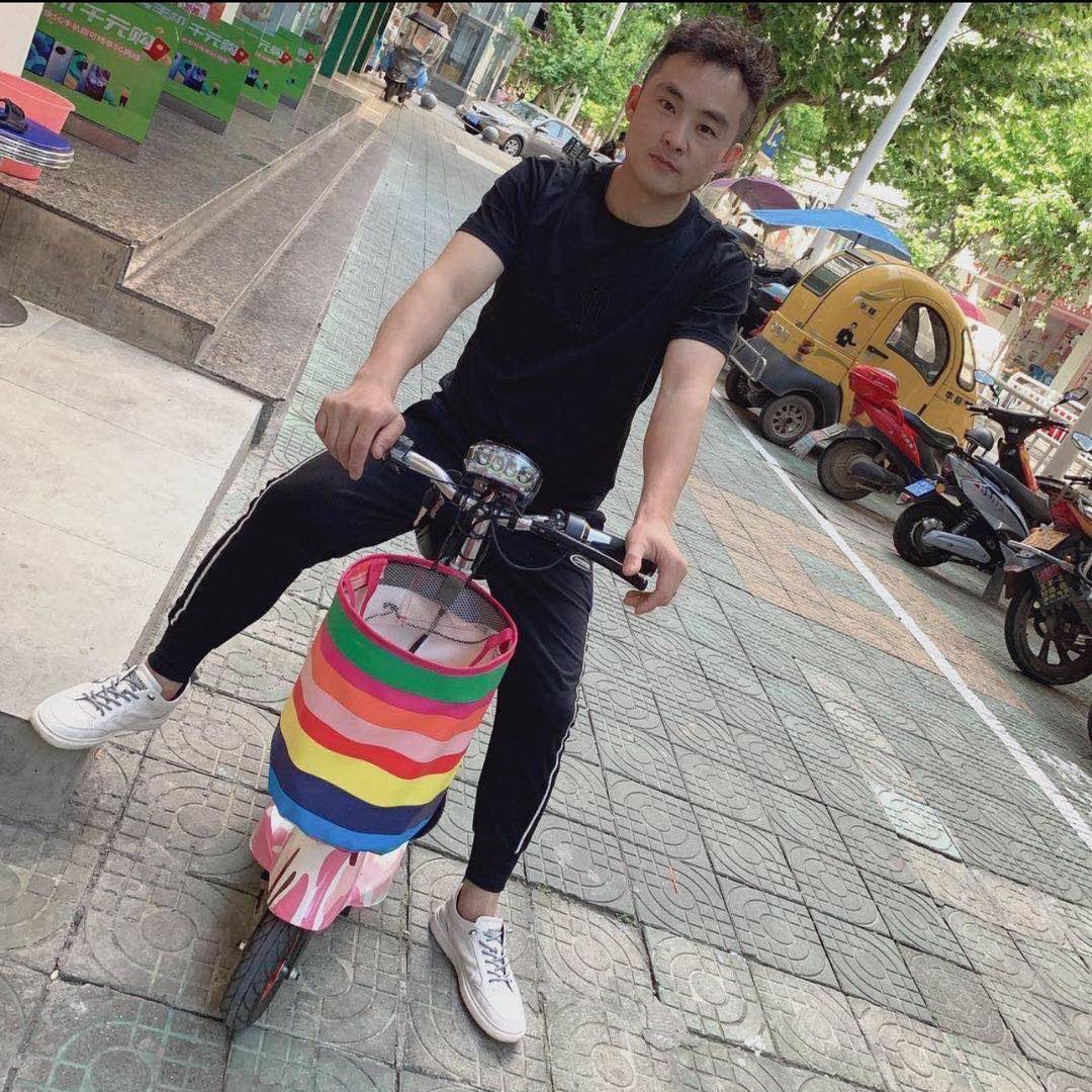 袋鼠皮具 璐易男装 达巴童装 潼南店
