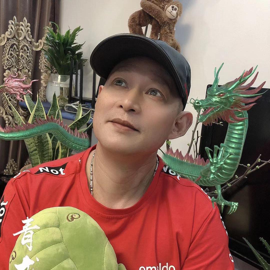 不老的帅哥服装店
