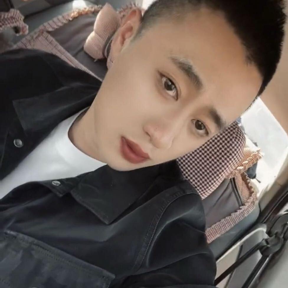 ヾ             小来哥.