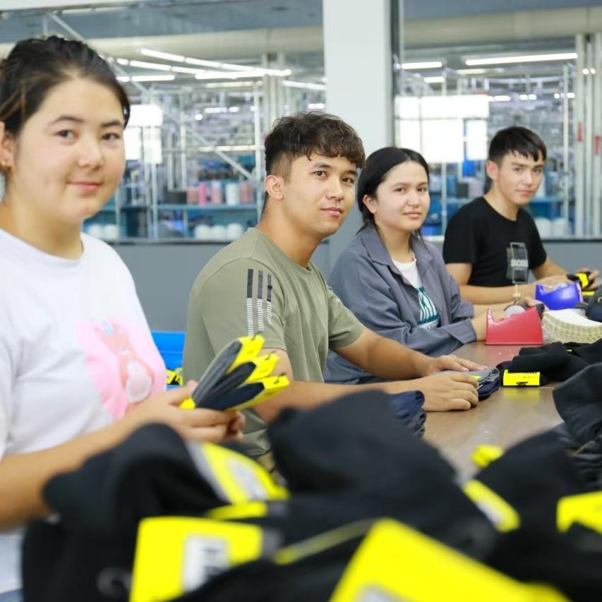 巨业内衣旗舰店吕