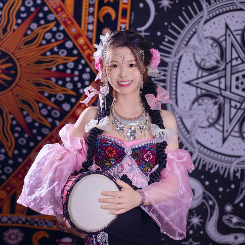 小燕子踢毽子💘💘