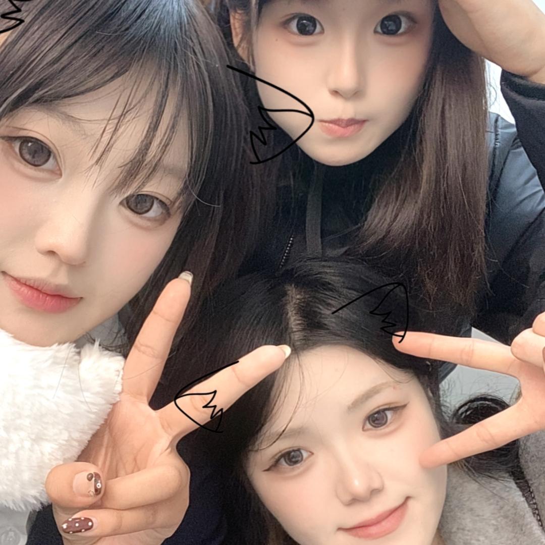 三小只( ̀⌄ ́)