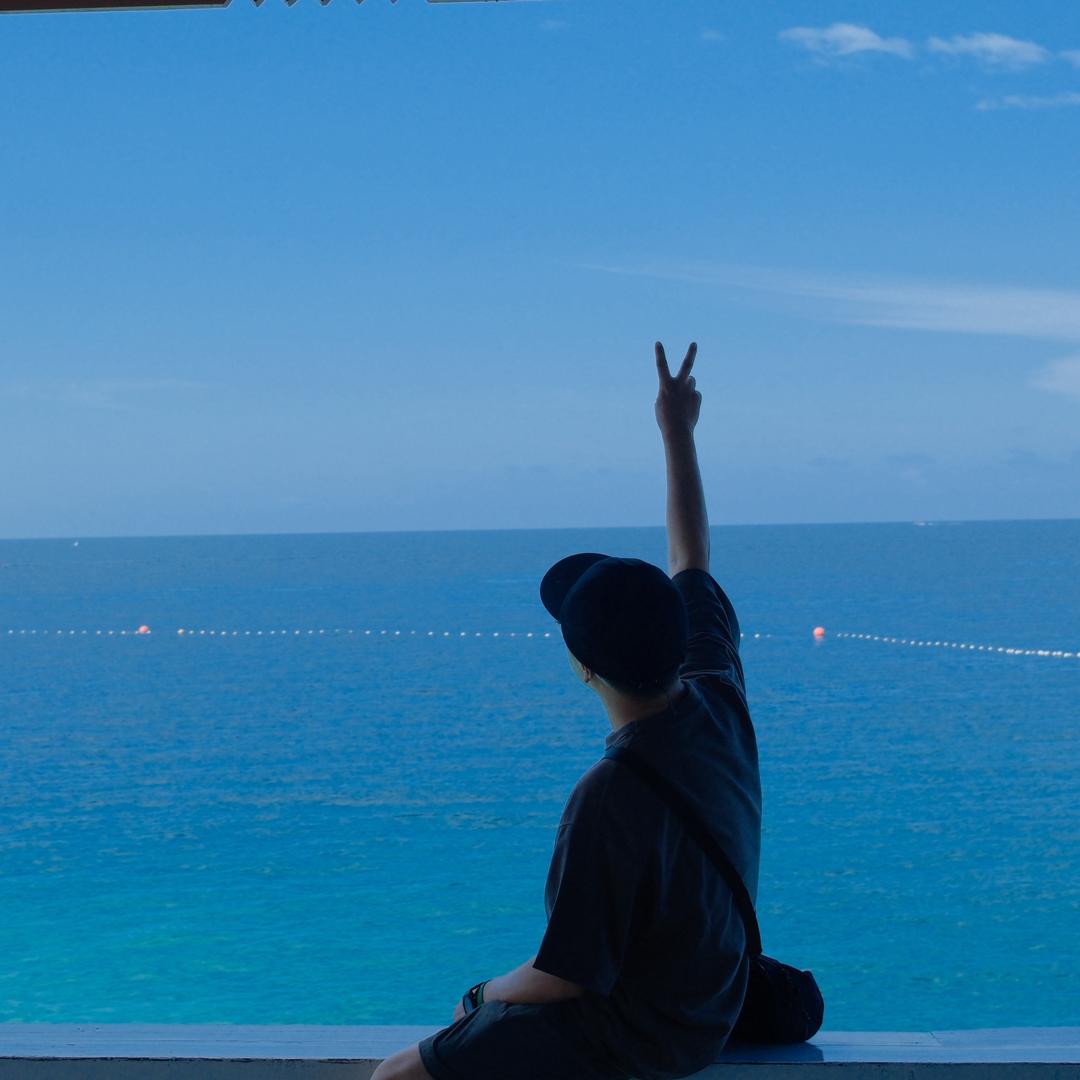 半夜溜达一男的