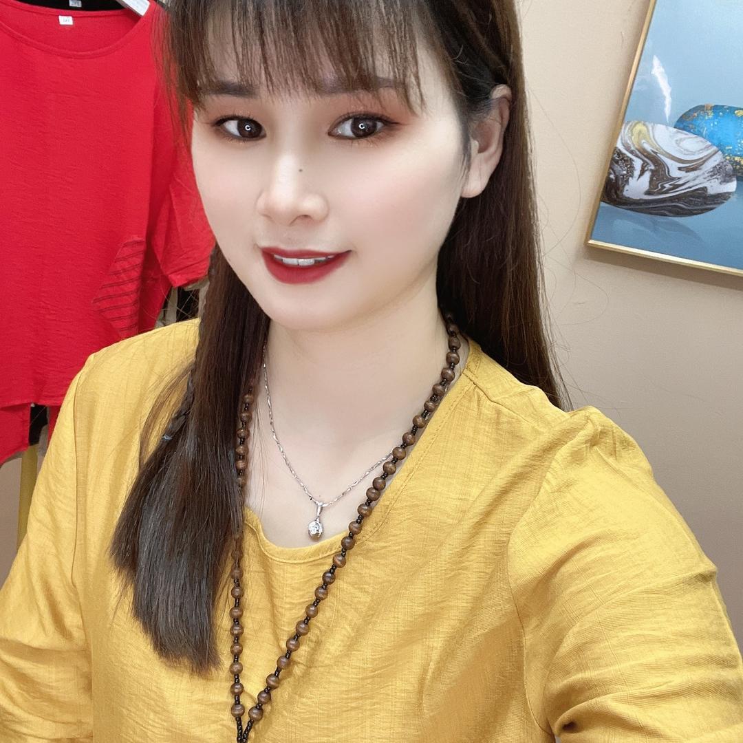 小露女装服饰