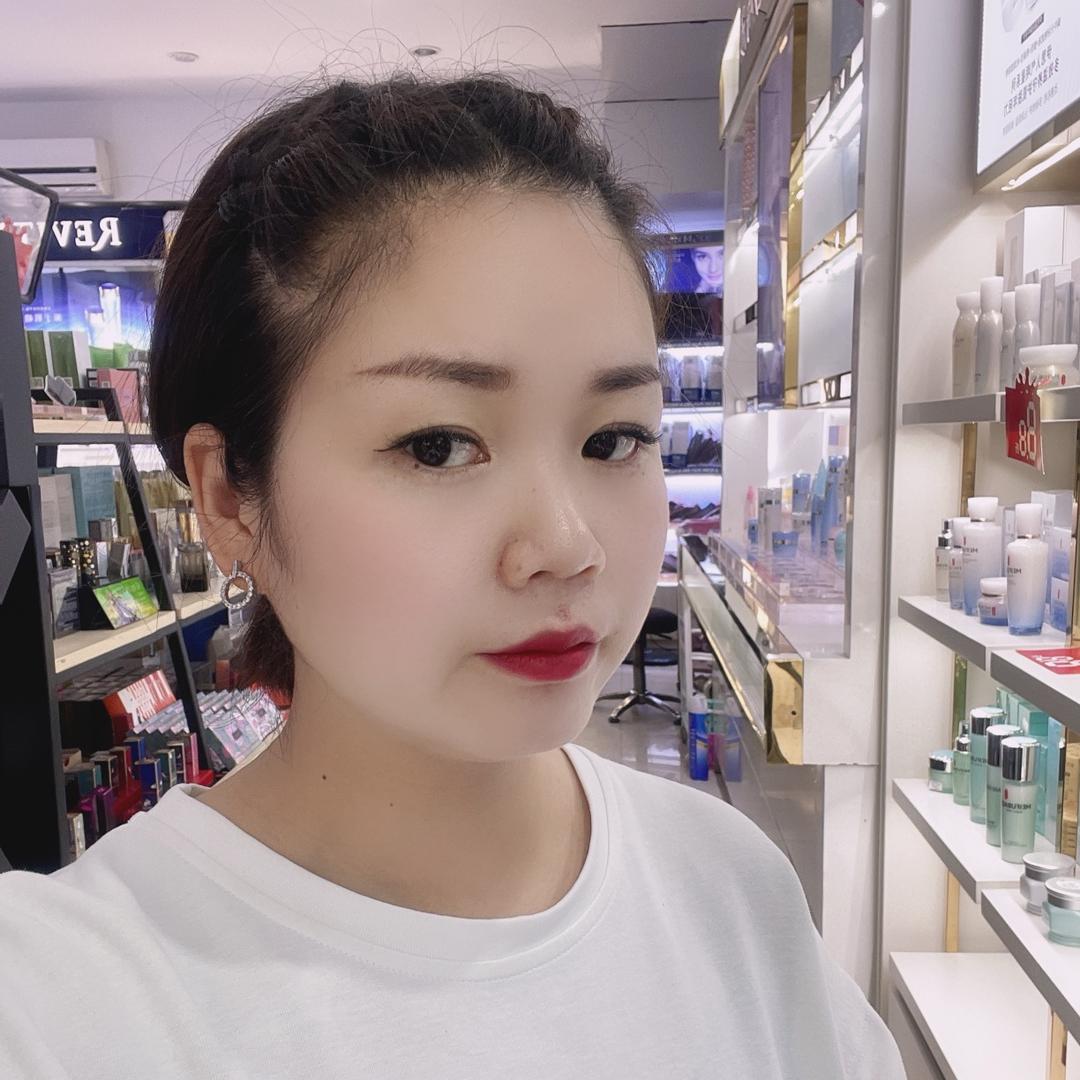 鑫元家具胡丽霞