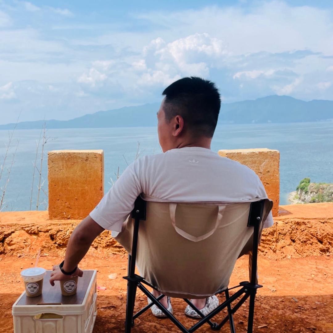 岳灏灏