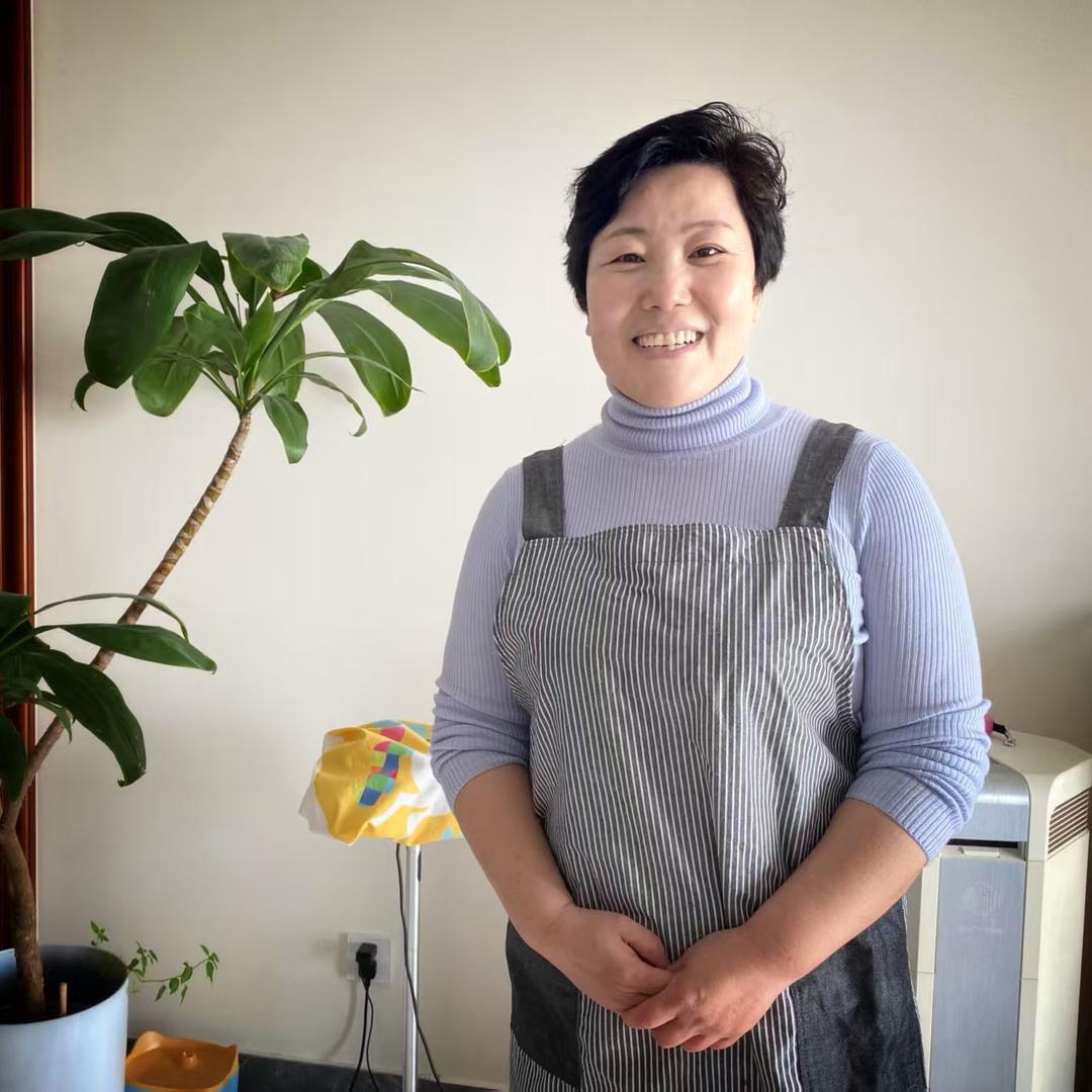 太原老军营小吃街手打虾滑的王姐